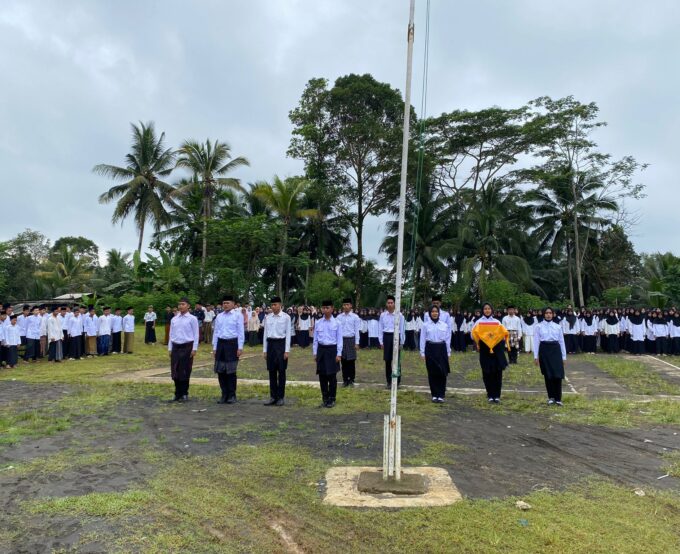 MTS TONJONGSARI CETAK GENERASI NEGERI MELALUI HARI SANTRI