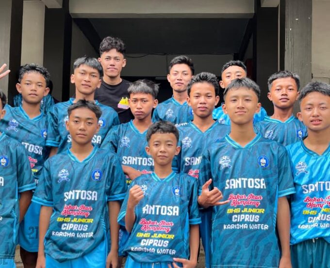 TIM FUTSAL MTS TONJONGSARI BERPARTISIPASI DALAM LOMBA ANTAR SLTP DI SMK AL-HUDA SARIWANGI