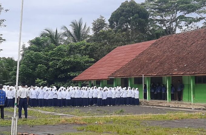 “Pahlawanku Teladanku, Terus Bergerak Melanjutkan Perjuangan”